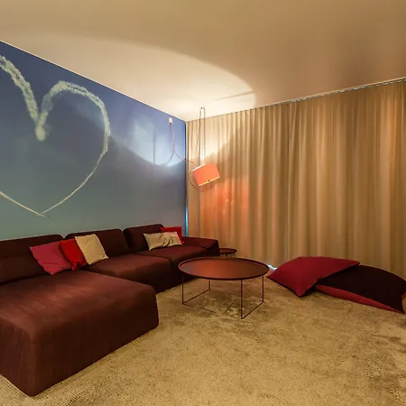 ホテル Amrath Airport 4*
