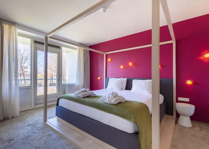 فندق Amrath Airport 4*