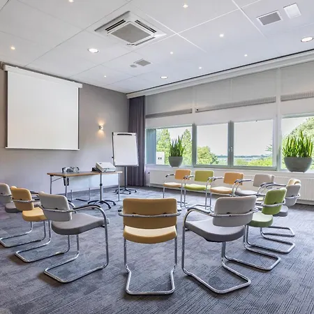 酒店 Amrath Airport 4*